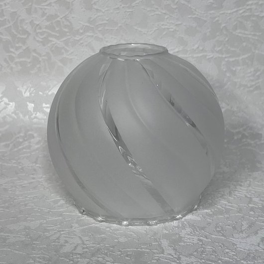 Плафон люстри, діаметр верхнього отвору 4.4 см, висота 11 см