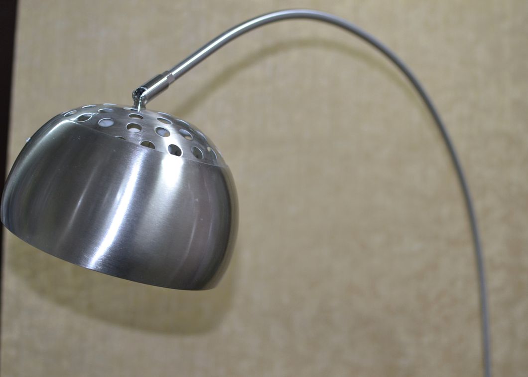 Торшер очень красивый материал плафона металл на 1 лампу, серый