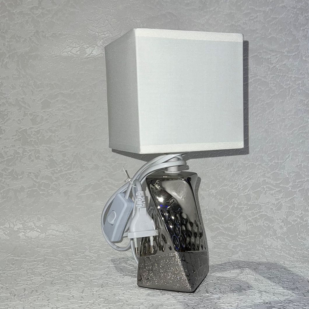 Лампа настольная, 1 лампа, высота лампы - 29 см, диаметр абажура - 12 см., Белый, Белый