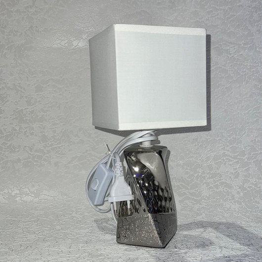 Лампа настільна, 1 лампа, висота лампи - 29 см, діаметр абажура - 12 див., Білий